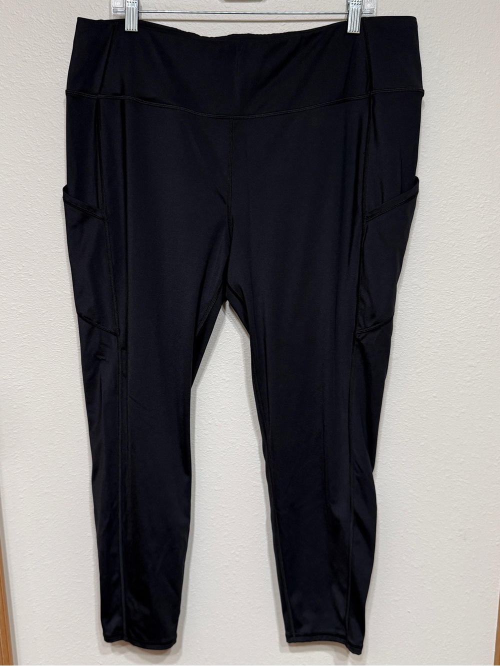 Torrid Black Capri Leggings Athletic with Side Pockets